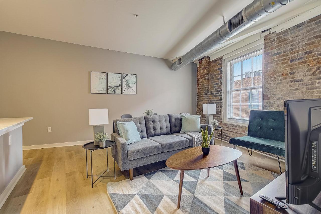 Frontdesk I Carriage Wheel Lofts Apts Philadelphia Lägenhet Rum bild