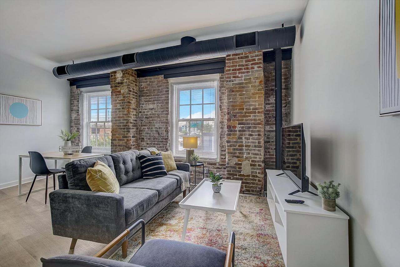Frontdesk I Carriage Wheel Lofts Apts Philadelphia Lägenhet Rum bild